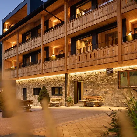 Hotel Living & Vitalhotel Edelweiss 4*