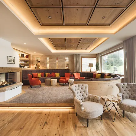 Hotel Living & Vitalhotel Edelweiss 4*