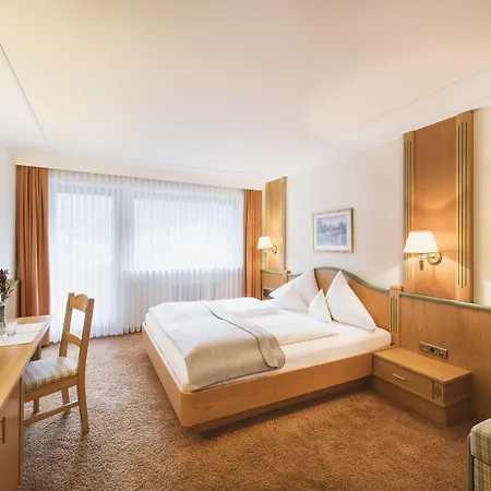 Living & Vitalhotel Edelweiss Готель 4*