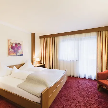 Hotel Living & Vitalhotel Edelweiss 4*