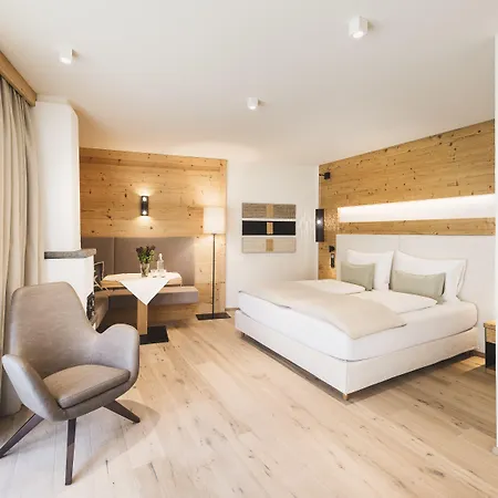 Hotel Living & Vitalhotel Edelweiss 4*