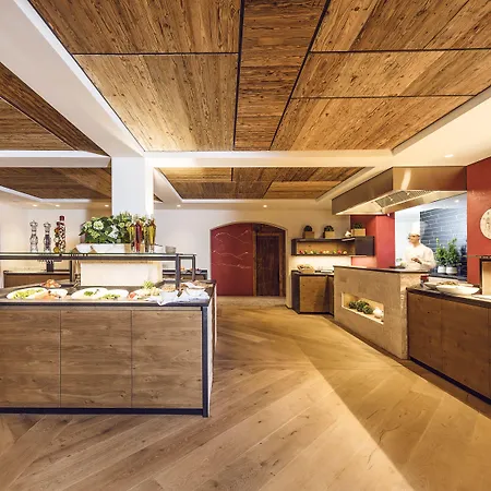 Living & Vitalhotel Edelweiss Hotel 4*