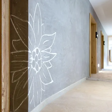 Hotel Living & Vitalhotel Edelweiss 4*