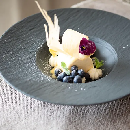Hotel Living & Vitalhotel Edelweiss 4*