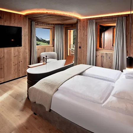 Готель Living & Vitalhotel Edelweiss 4*