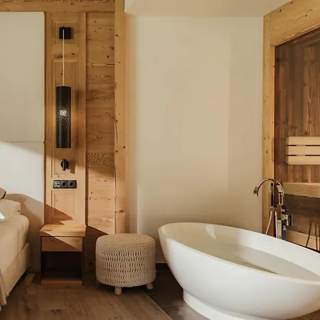 Living & Vitalhotel Edelweiss Отель Нойштифт-им-Штубайталь