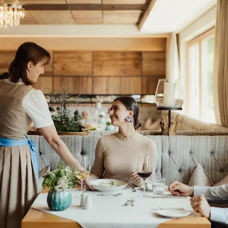 Living & Vitalhotel Edelweiss 4* Нойштифт-им-Штубайталь