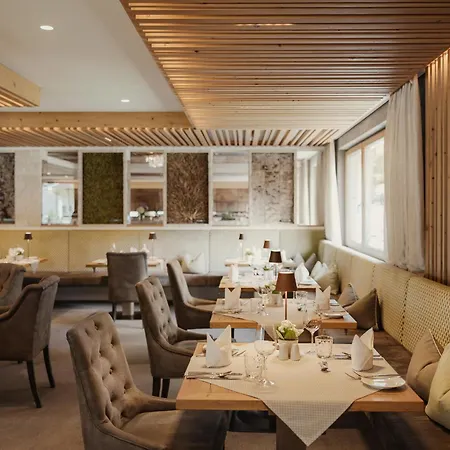 Living & Vitalhotel Edelweiss Отель Нойштифт-им-Штубайталь