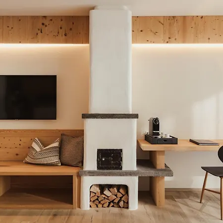 Hotel Living & Vitalhotel Edelweiss 4*