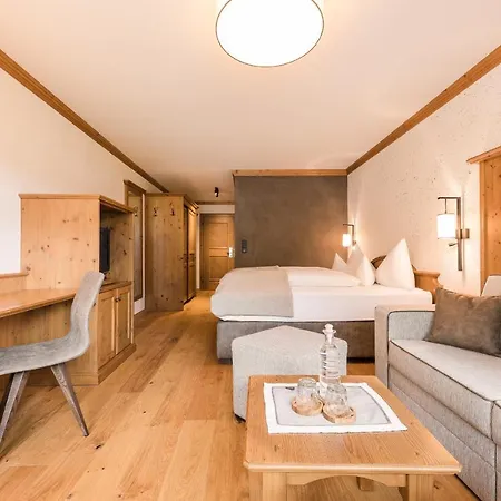 Living & Vitalhotel Edelweiss Hotel 4*