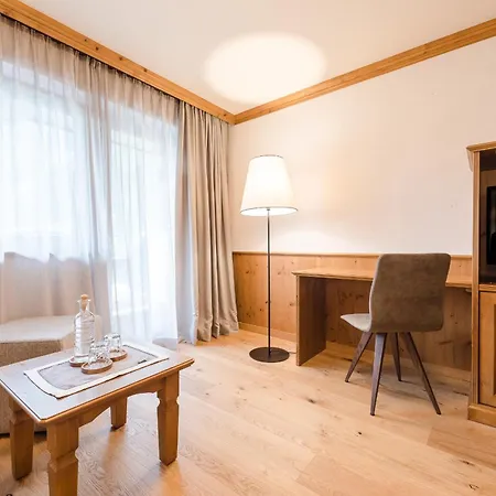 Living & Vitalhotel Edelweiss 4* Нойштіфт-ім-Штубайталь