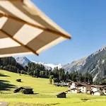 Living & Vitalhotel Edelweiss Отель Нойштифт-им-Штубайталь
