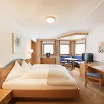 Отель Living & Vitalhotel Edelweiss