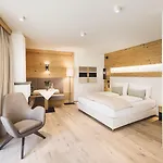 Отель Living & Vitalhotel Edelweiss 4*