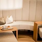 Living & Vitalhotel Edelweiss Отель Нойштифт-им-Штубайталь